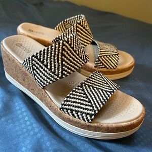 Bree’s Women’s Resort Sandal, Natural/Blk Fabric, 6.5 M